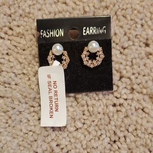 Pearl and Gold Fashion Earrings